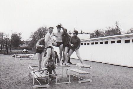 Kylmäharjoittelua rannalla